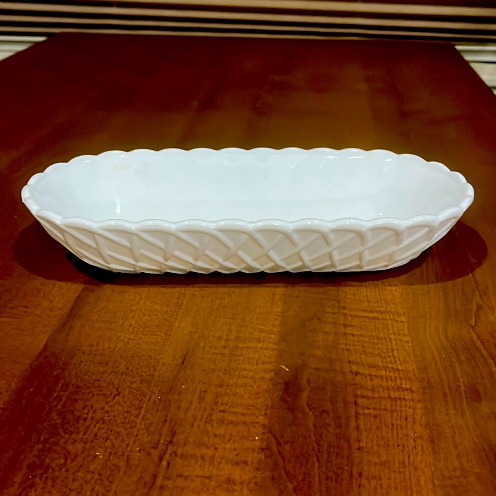 Vintage Indiana Glass Co Milk Glass 10” Oblong Pretzel Celery Hotdog Dish